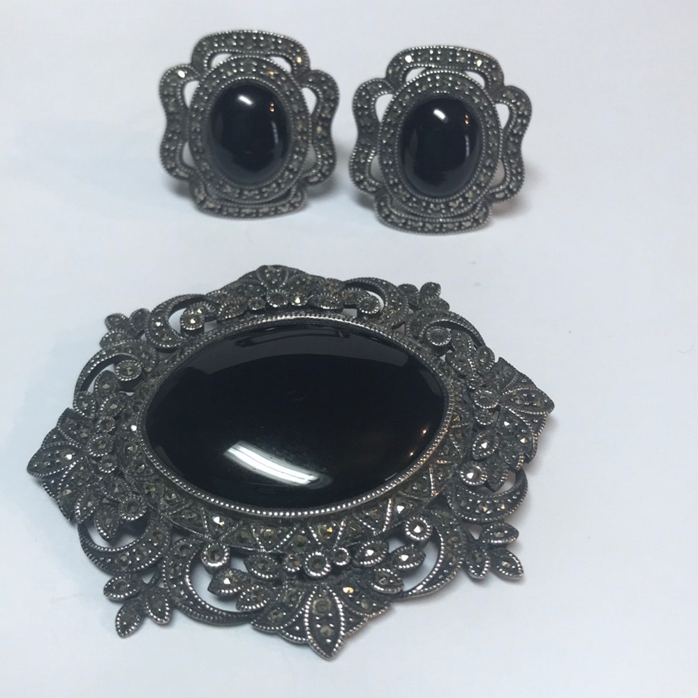 Sterling silver marcasite onyx brooch & earrings